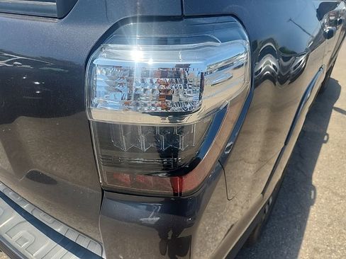 Used 2022 Toyota 4Runner Limited AWD/4WD image 13