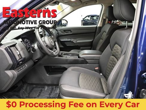 Used 2025 Nissan Pathfinder SV FWD image 14