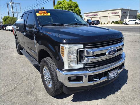 Used 2019 Ford F250 XLT w/ XLT Premium Package AWD/4WD image 2