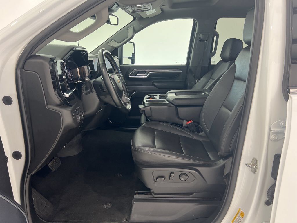 Used 2024 Chevrolet Silverado 2500 LTZ AWD/4WD image 18
