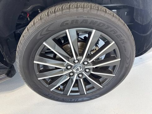 Used 2024 Lexus GX 550 w/ Accessory Package (Z1) AWD/4WD image 11