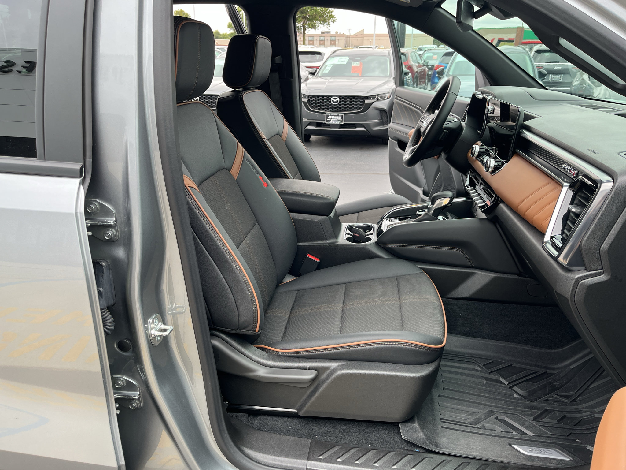 Used 2025 GMC Canyon AT4 AWD/4WD image 47