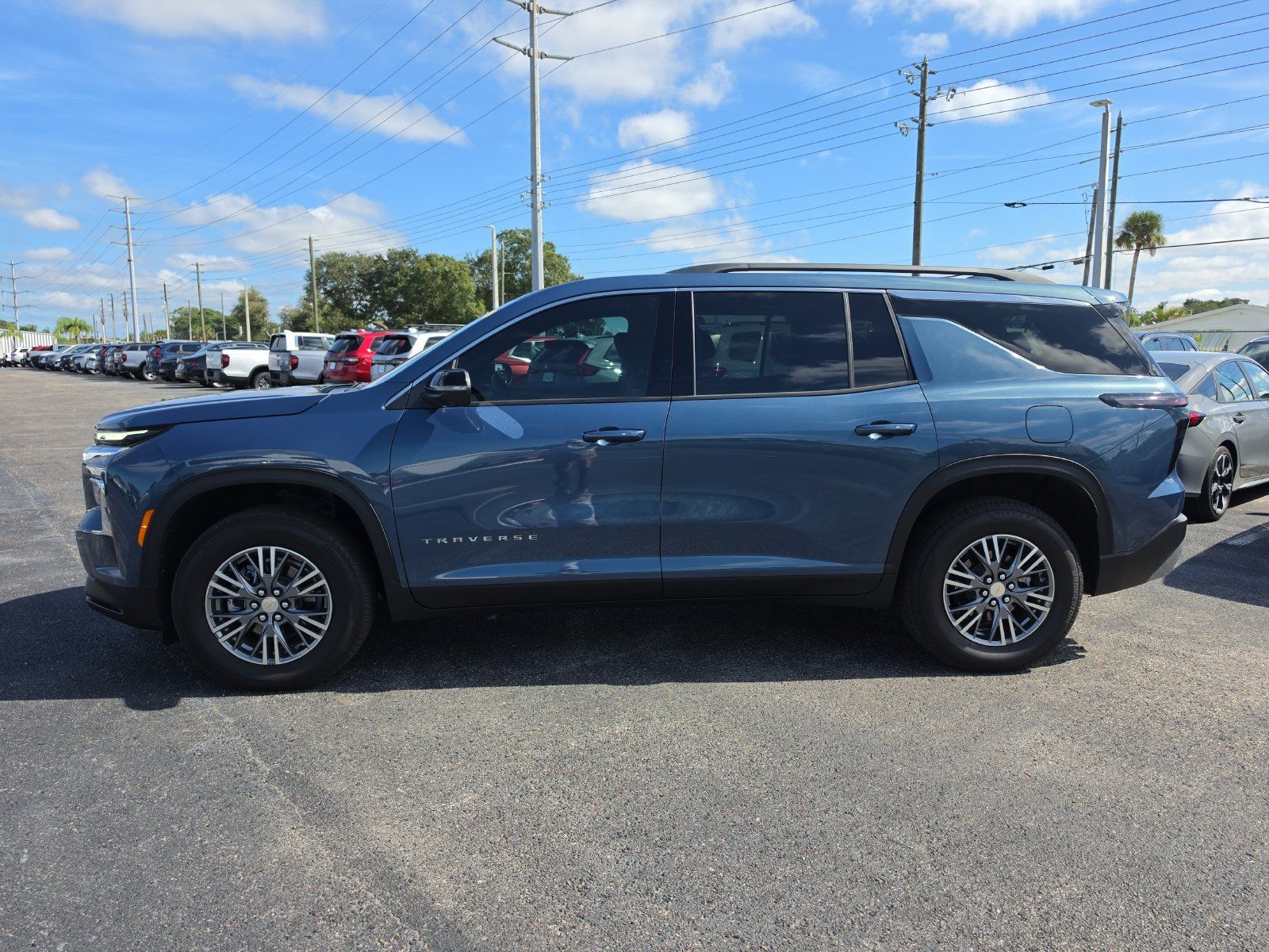 Used 2026 Chevrolet Traverse LT w/ Driver Confidence Package FWD image 5