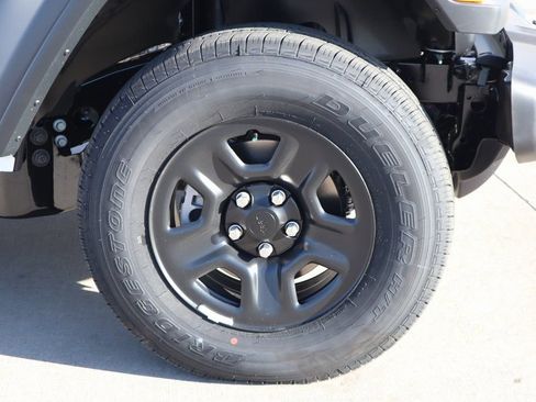 New 2026 Jeep Gladiator Sport AWD/4WD image 16