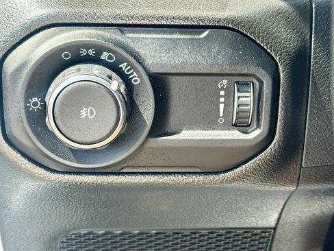 Used 2023 Jeep Wrangler Unlimited Sahara w/ LED Lighting Group AWD/4WD image 11