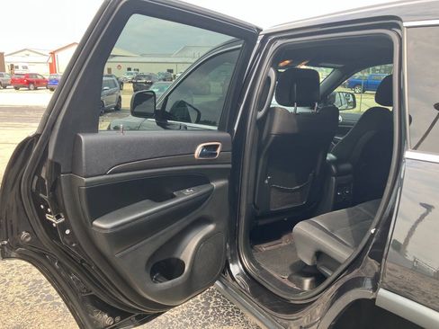 Used 2016 Jeep Grand Cherokee Laredo AWD/4WD image 11