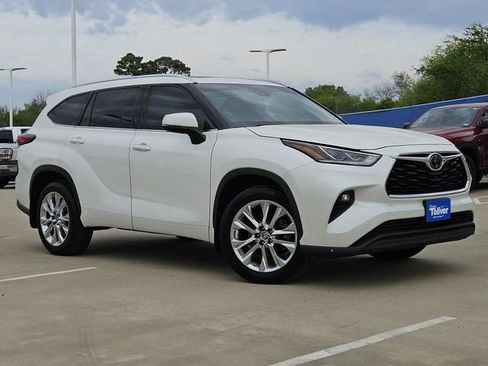 Used 2020 Toyota Highlander Limited image 2