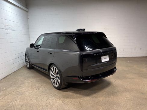 Used 2025 Land Rover Range Rover SE AWD/4WD image 9