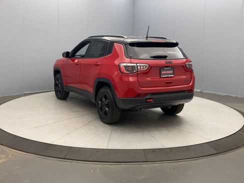 Used 2023 Jeep Compass Trailhawk w/ Trailhawk Convenience Group AWD/4WD image 3
