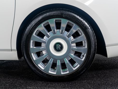 Used 2019 Rolls-Royce Phantom Sedan image 17