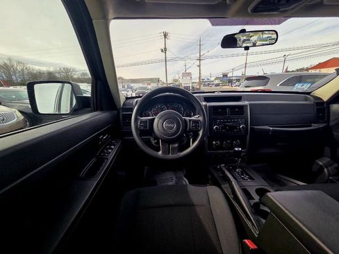 Used 2012 Jeep Liberty Sport image 20