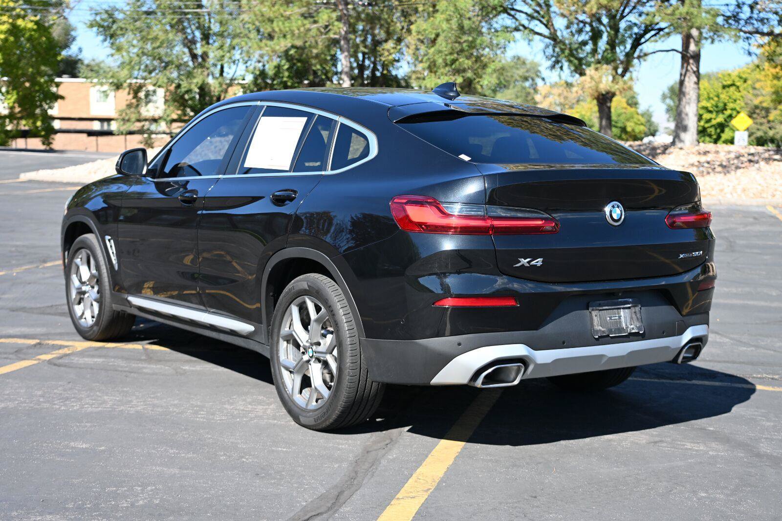 Used 2024 BMW X4 xDrive30i AWD/4WD image 3