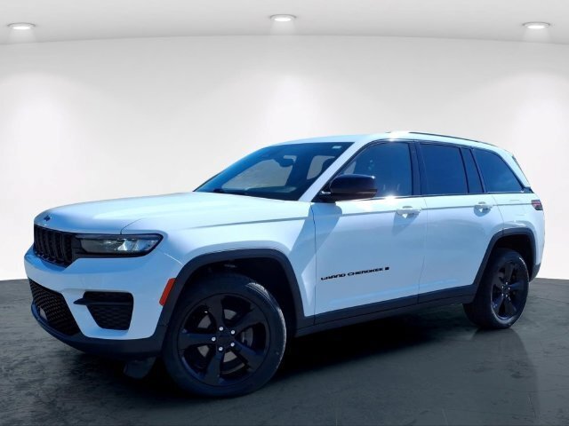 Used 2023 Jeep Grand Cherokee Altitude AWD/4WD image 2