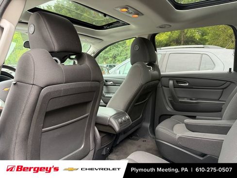 Used 2017 Chevrolet Traverse LT w/ Style and Technology Package AWD/4WD image 8