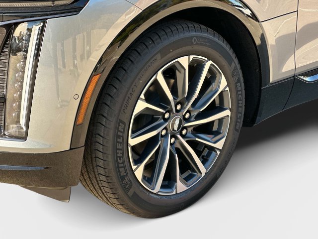 New 2027 Cadillac Lyriq Sport w/ LPO, Floor Liner Package AWD/4WD image 17