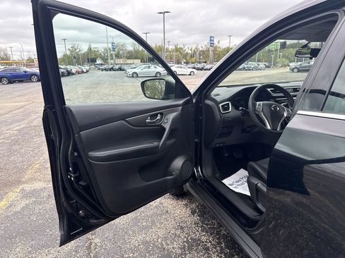 Used 2014 Nissan Rogue S image 11