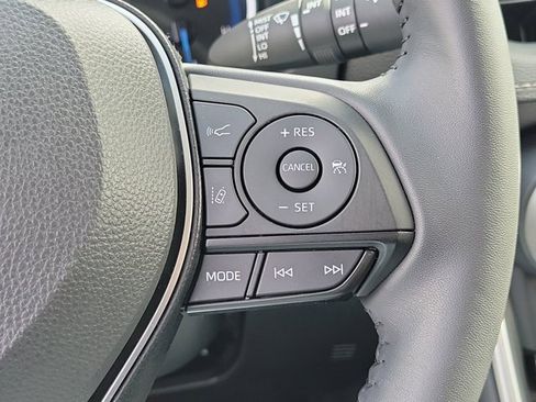 Used 2025 Toyota RAV4 XLE Premium image 32