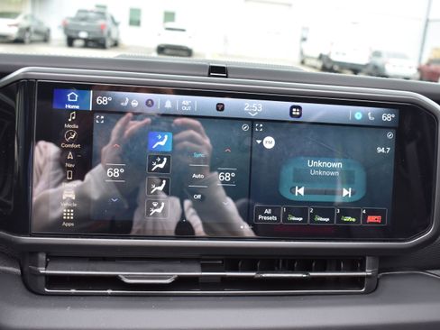 Used 2025 Jeep Wrangler Unlimited Rubicon image 19