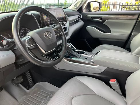 Used 2021 Toyota Highlander Platinum FWD image 20