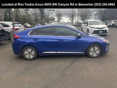 Used 2022 Hyundai Ioniq SE image 3