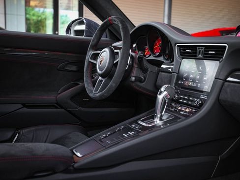 Used 2018 Porsche 911 GT2 RS RWD image 44