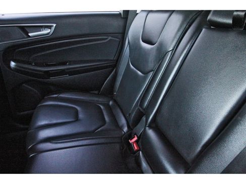 Used 2019 Ford Edge Titanium image 14