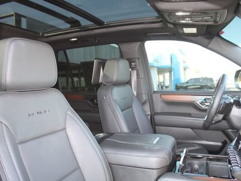 Used 2025 GMC Yukon Denali w/ Denali Reserve Package AWD/4WD image 17