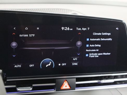 Used 2025 Hyundai Elantra SEL FWD image 32