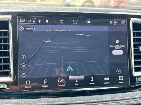 Used 2023 Chrysler Pacifica Limited image 18