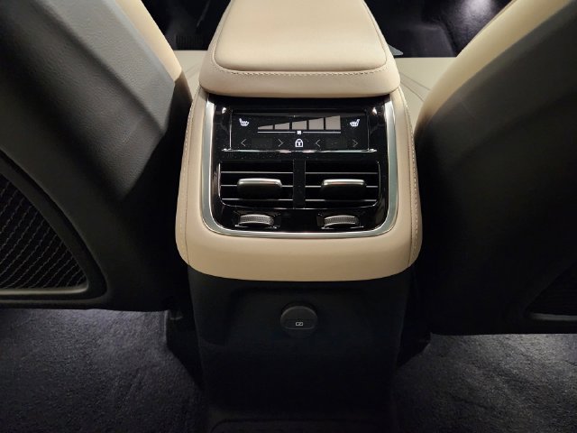 New 2026 Volvo XC90 T8 Plus w/ Protection Package Premier AWD/4WD image 31
