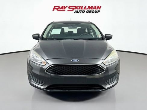 Used 2018 Ford Focus SE FWD image 2