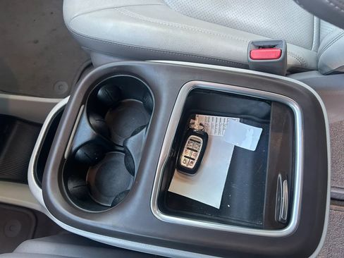 Used 2018 Chrysler Pacifica Touring-L Plus w/ Tire & Wheel Group image 21