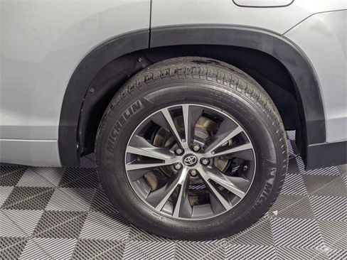 Used 2017 Toyota Highlander Plus image 7