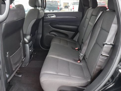 Used 2019 Jeep Grand Cherokee Laredo image 18