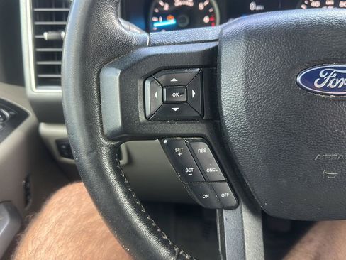 Used 2019 Ford F150 XLT w/ Equipment Group 302A Luxury AWD/4WD image 17