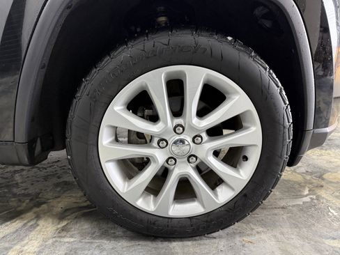 Used 2017 Jeep Grand Cherokee Limited image 26