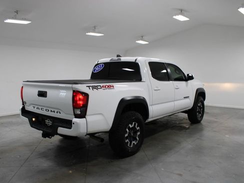 Used 2023 Toyota Tacoma TRD Off-Road w/ Technology Package AWD/4WD image 9