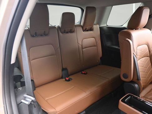 Certified 2024 Nissan Pathfinder Platinum FWD image 14