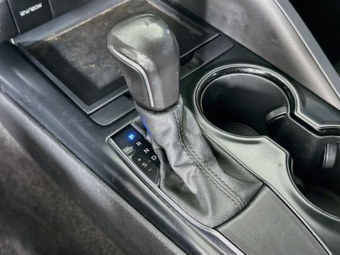 Used 2020 Toyota Camry SE FWD image 23