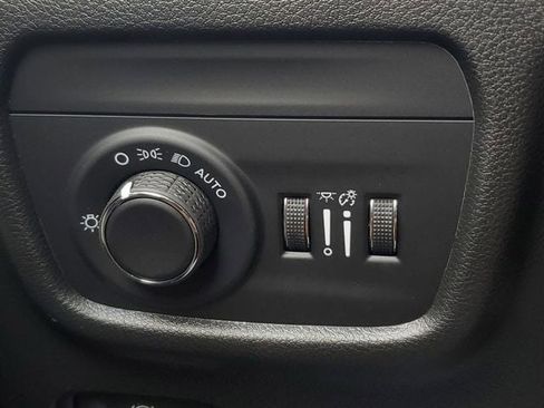Certified 2025 Jeep Grand Cherokee Altitude RWD image 33