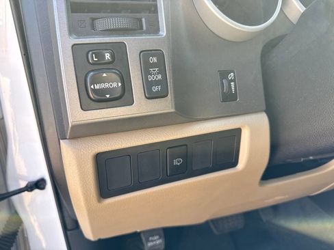 Used 2016 Toyota Sequoia SR5 w/ Premium Package RWD image 21