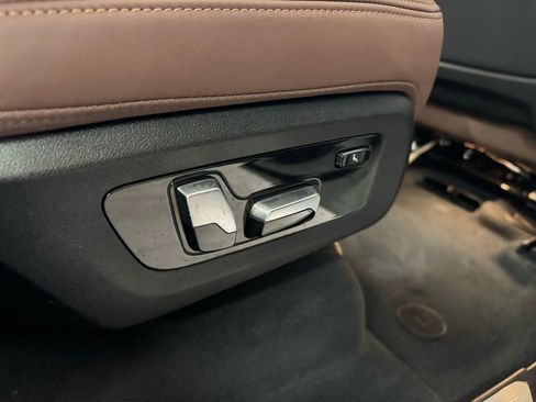 Used 2023 BMW X7 xDrive40i w/ Premium Package image 20