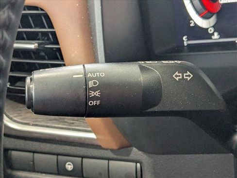 Used 2025 Nissan Rogue Platinum image 6