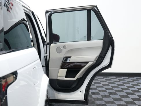 Used 2014 Land Rover Range Rover Supercharged image 36