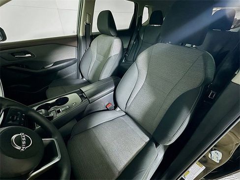 Used 2023 Nissan Rogue SV image 11