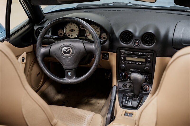 Used 2002 MAZDA MX-5 Miata RWD image 11