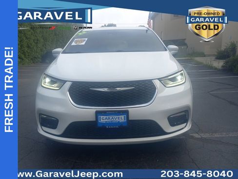 Used 2022 Chrysler Pacifica Touring-L FWD image 27