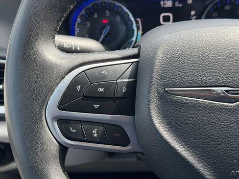 Used 2023 Chrysler Pacifica Touring-L FWD image 22