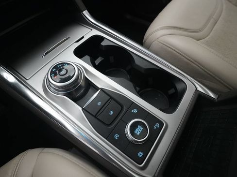 Used 2020 Ford Explorer Platinum w/ Premium Technology Package AWD/4WD image 17