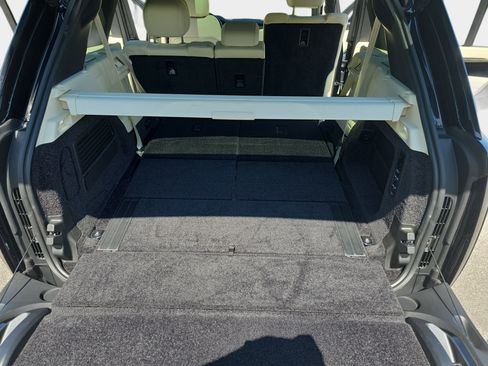 Used 2025 Land Rover Range Rover Long Wheelbase SE image 14